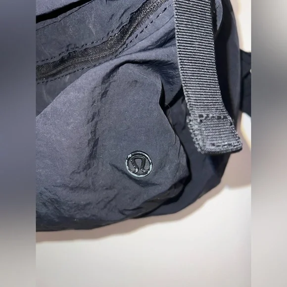 Lululemon On My Level Rucksack 18L | Black | Lululemon Backpack - Picture 6 of 16